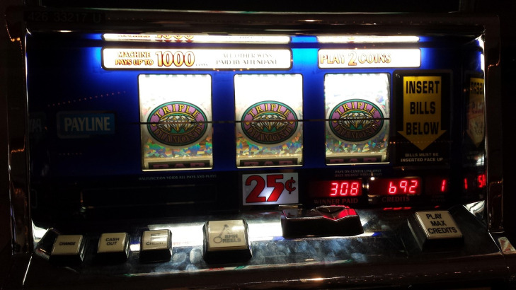 Progressive jackpot slot game with big cash prizes at Ask Me Play